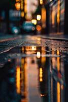 une rue à nuit avec lumières et reflets photo