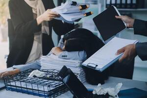 stressant affaires homme avoir donc beaucoup formalités administratives dans le Bureau photo