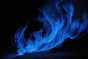 bleu flammes sur une noir Contexte photo