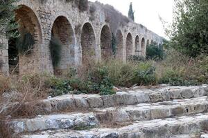 akko Israël 04 05 2024 un ancien aqueduc pour approvisionnement l'eau à peuplé zones dans Israël. photo