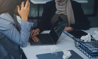 stressant affaires homme avoir donc beaucoup formalités administratives dans le Bureau photo