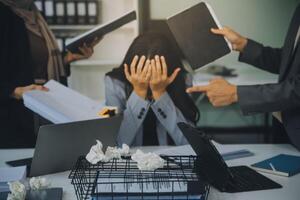 stressant affaires homme avoir donc beaucoup formalités administratives dans le Bureau photo