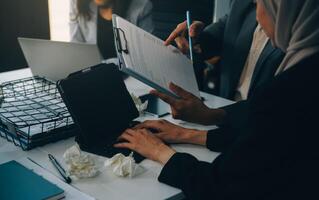 stressant affaires homme avoir donc beaucoup formalités administratives dans le Bureau photo