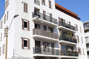 balcon, fermer, comme un architectural détail pendant logement construction dans Israël photo