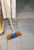 main outils pour humide nettoyage de locaux photo