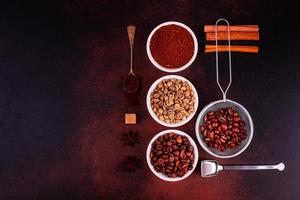 le café vivifiant du matin avec des bonbons photo