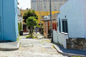 la vie dans les rues colorées de bo-kaap schotsche kloof. photo