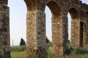 akko Israël 04 05 2024 un ancien aqueduc pour approvisionnement l'eau à peuplé zones dans Israël. photo