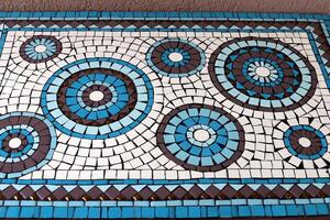 1 céramique marbre mosaïque. béton des produits couvert avec petit céramique carrelage photo