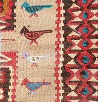turc kilim avec Naturel couleurs dans traditionnel motifs photo