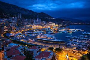 vue de Monaco dans le nuit photo