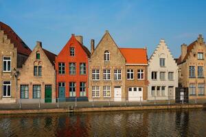 canal et vieux Maisons. Bruges brugge , Belgique photo