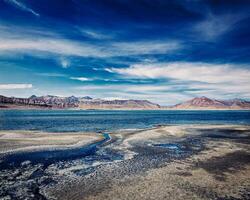 sel Lac tso car dans himalaya. ladakh, Inde photo