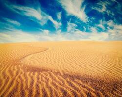 blanc le sable dunes sur lever du soleil, mui non, vietnam photo