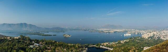 aérien panorama de Lac pichola avec Lac palais pointe niwas udaipur Rajasthan Inde photo