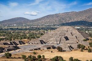 pyramide de la lune. teotihuacan, mexique photo