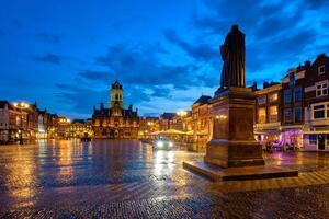 delft marché carré markt dans le soir. Delphes, Pays-Bas photo