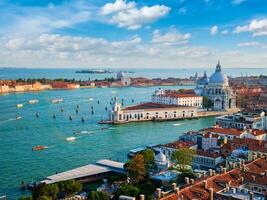 vue de Venise lagune et Père Noël maria della saluer. Venise, Italie photo