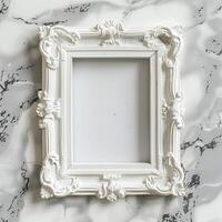 une blanc image Cadre avec un vide espace à l'intérieur, séance sur Haut de une marbre surface. photo