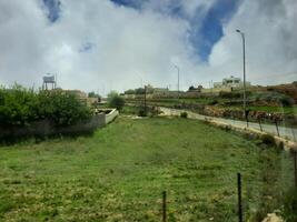 Stupéfiant Naturel beauté de abha dans saoudien Saoudite dans le été saison. haute montagnes, verdure, faible des nuages et brouillard sont le beauté de abha. photo