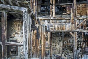 ruines de or mien dans rocheux montagnes photo