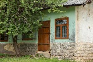 abandonné rural maison dans le république de Moldavie, village la vie dans est L'Europe  photo