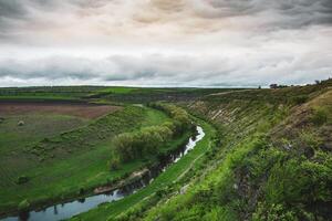 paysage avec magnifique la nature dans le village dans le république de moldavie. pays la vie dans est L'Europe . photo