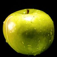 vert Pomme avec l'eau gouttelettes photo