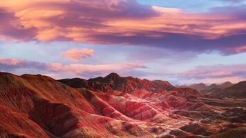 incroyable paysage de Chine montagnes et bleu ciel Contexte dans le coucher du soleil. zhangye danxie nationale géoparc, Gansu, Chine. coloré paysage, arc en ciel collines, inhabituel coloré rochers, grès érosion photo