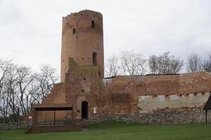 czersk, Pologne - Mars 24, 2024 - Château de de Mazovie ducs - la tour, défensive mur et Cour photo