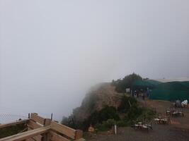 Stupéfiant Naturel beauté de abha dans saoudien Saoudite dans le été saison. haute montagnes, verdure, faible des nuages et brouillard sont le beauté de abha. photo