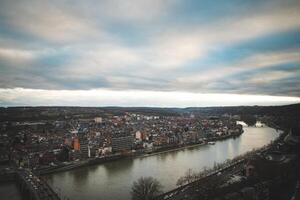 vue de le ville de namur à le coucher du soleil. le Capitale de le wallonie Région dans Belgique photo