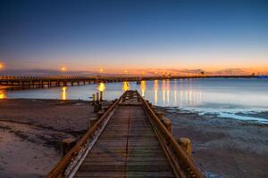 le coucher du soleil sur st kilda jetée dans Melbourne, Australie. photo