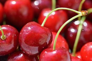 magnifique Frais cerises. fruit proche en haut - classique été en bonne santé fruit. photo