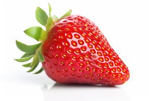 un rouge mûr Frais fraise isolé sur blanc Contexte. biologique ferme nourriture, Frais marché, supermarché, en bonne santé des produits. photo