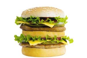 Frais fishburger avec salade, ketchup et cornichons sur une blanc Contexte photo