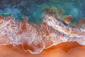 plage avec turquoise des eaux et d'or sables, embrassé par le chaud Soleil de été photo