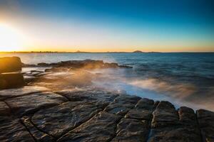 le coucher du soleil sur point charron, ensoleillement côte, Queensland, Australie photo