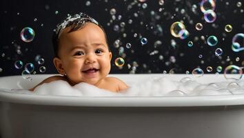 mignonne bébé baignade dans le une baignoire photo