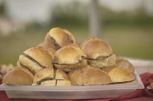 plateau plein de sandwichs photo