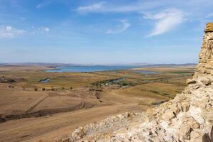 paysage photo de le Haut de le enisala médiéval forteresse près Jurilovca dans tulcée, Roumanie.