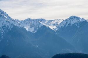 paysage photo de neigeux montagnes