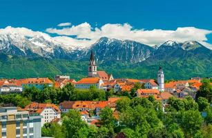 vue pittoresque sur l'ancienne ville slovène de kranj