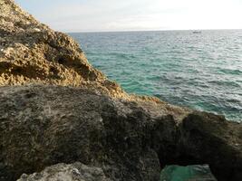 paysage photo avec une Contexte de mer l'eau et corail dans le après midi