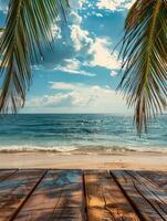 vide bois table plus de bleu mer, plage et paume feuilles Contexte dans été journée. espace pour produit afficher. photo