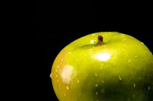 vert Pomme avec l'eau gouttelettes photo