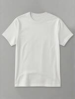 blanc T-shirt maquette. clair maquette de réaliste chemise. sur Contexte photo