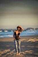 magnifique fille posant sur le plage. or côte, Australie, Queensland photo