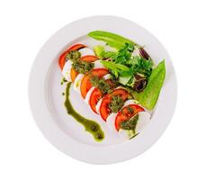 Frais caprese salade avec Pesto bruine photo