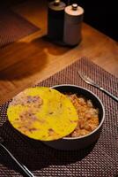 traditionnel Indien repas avec rôti et chutney photo